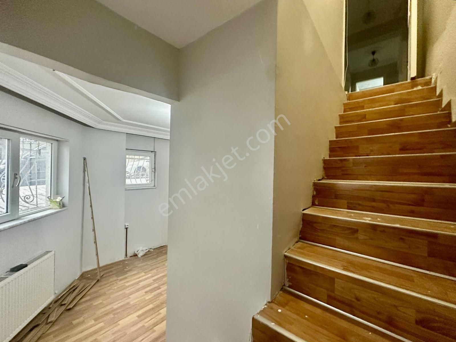Retro'dan, Genç Binada, 2+1, 100m2, Ters Dubleks Daire