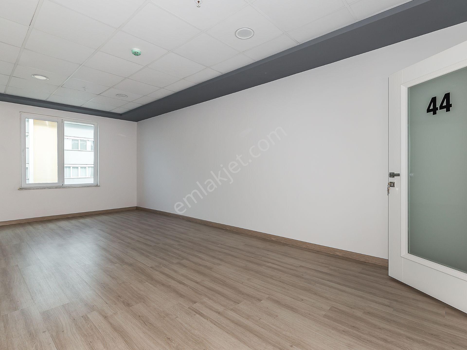 .:bb Ofıcıty İş Merkezi Yönetiminden 4.kat Kuzey Cephe 25m2 Ofis