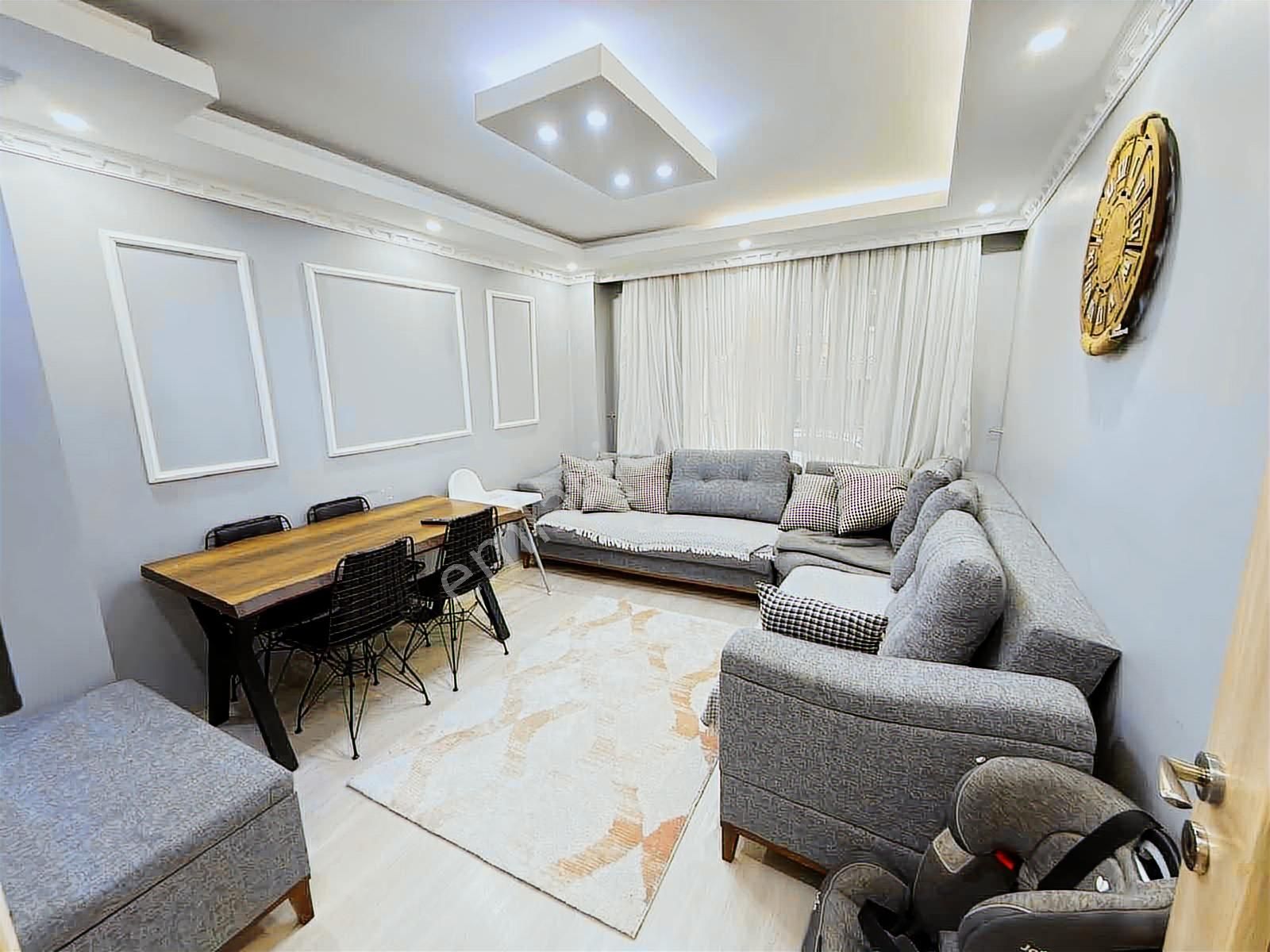 Kanarya Üst Bölgede Temiz Bakımlı 2+1 Düz Giriş Satılık Daıre