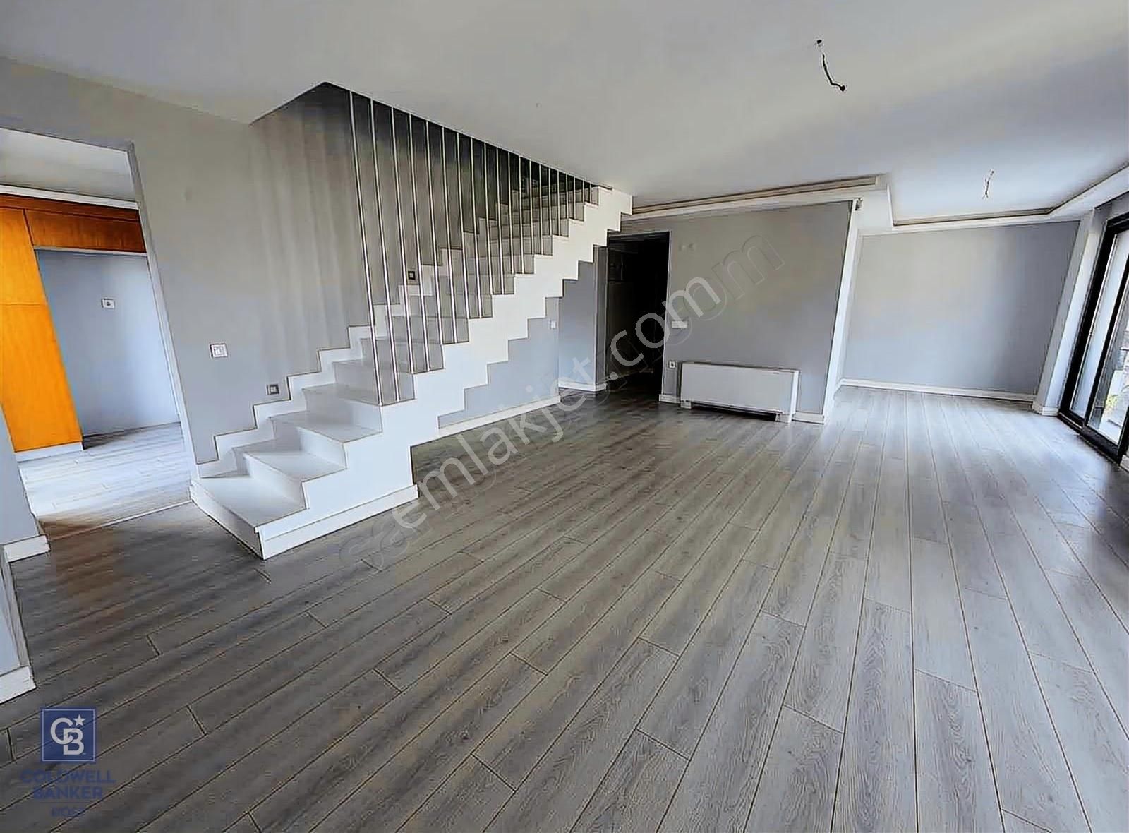 Narlıdere Limanreis'te Deniz Manzaralı 3+1 Dubleks Daire