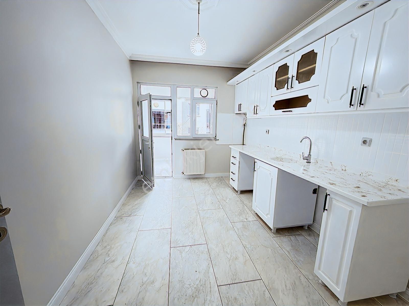 Bezirganbahçe 2+1 Satılık 120 M2 1.kat Hastane Dibinde Daire - Görsel 2