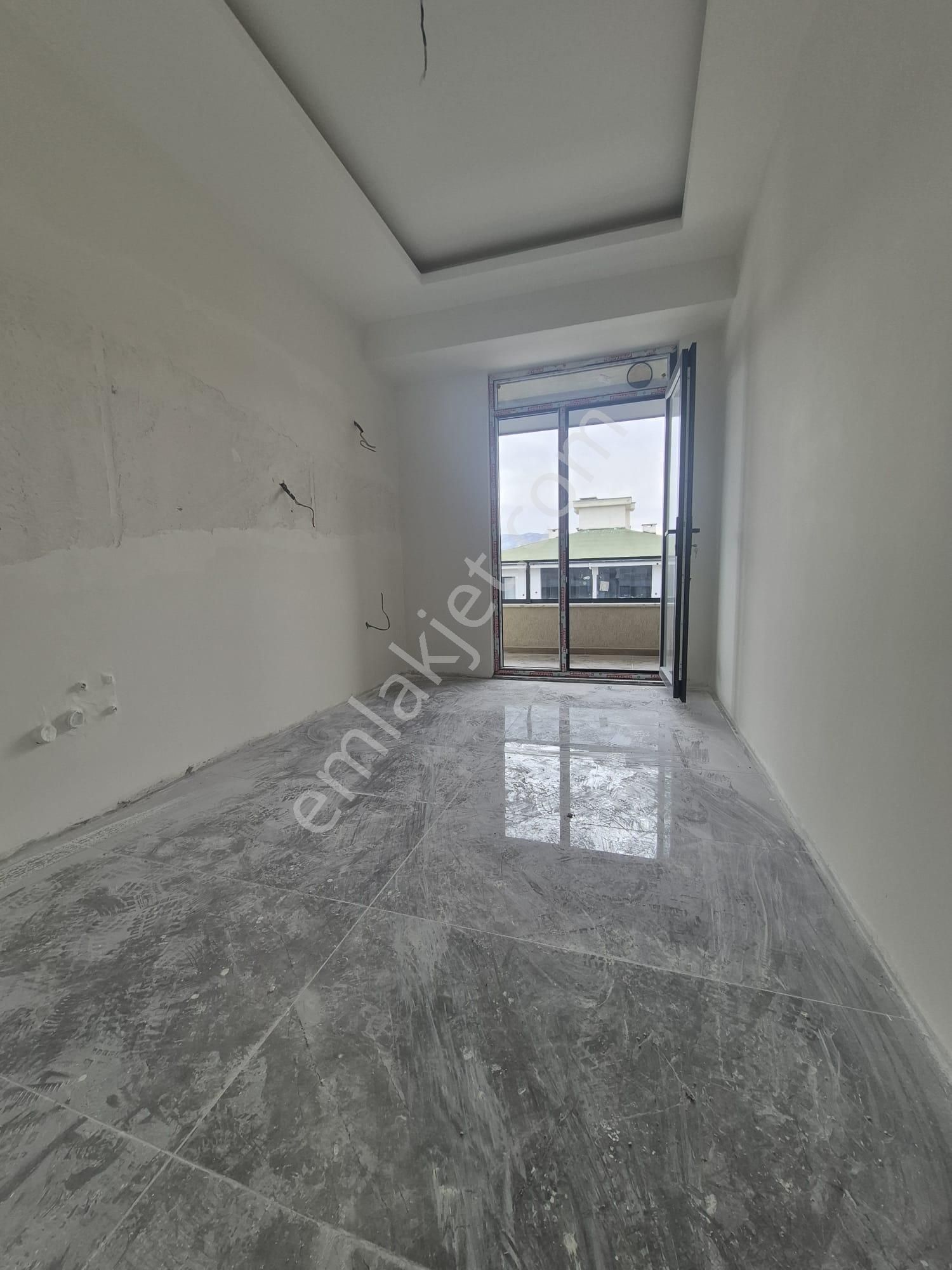 Kelebek Çayırında Sıfır En Üst Kat 2+1 Köşe Daire - Görsel 2