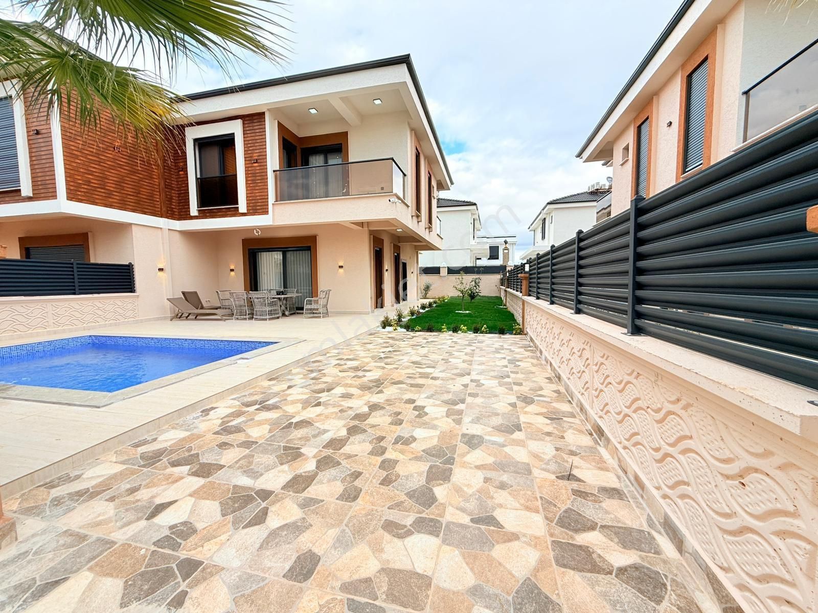 ❗️plaja Yakın 3+1 Full Eşyalı Müstakil Havuzlu & Otoparklı Villa❗️