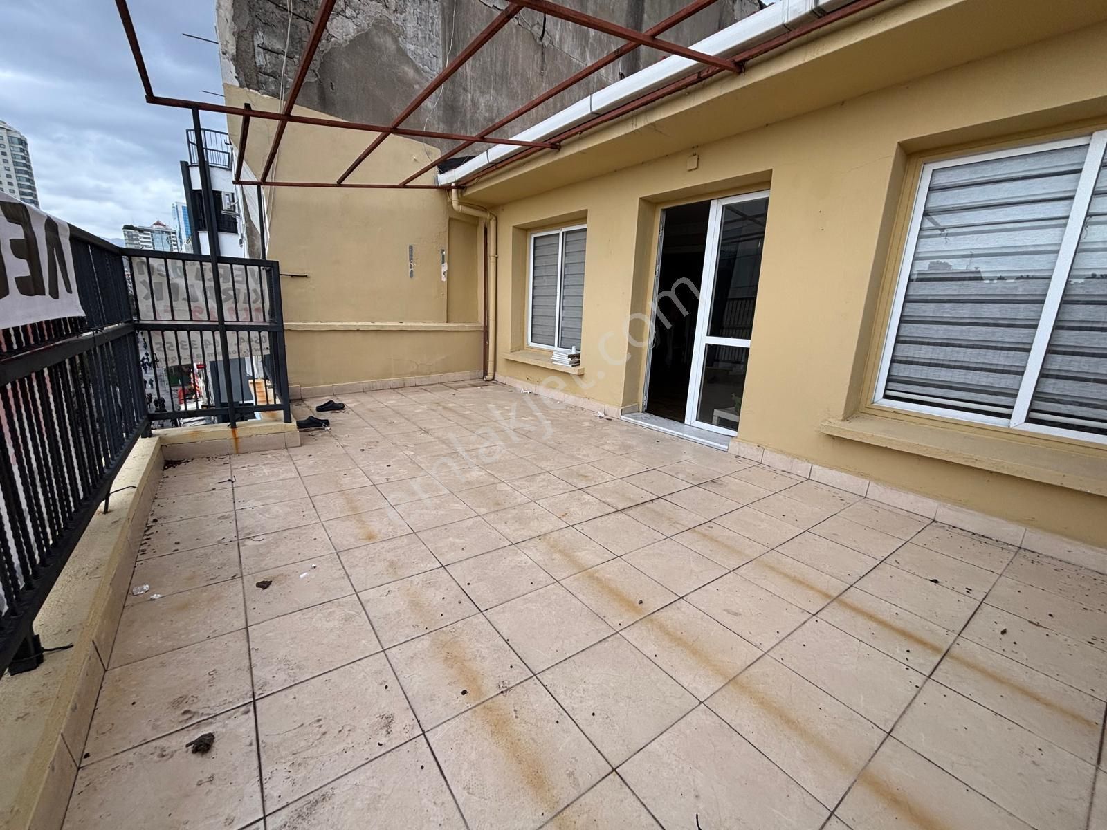 Alsancak Kıbrıs Şehitleri 2+1 Teraslı 5. Kat Kiralık İş Yeri / Ofis - Görsel 11