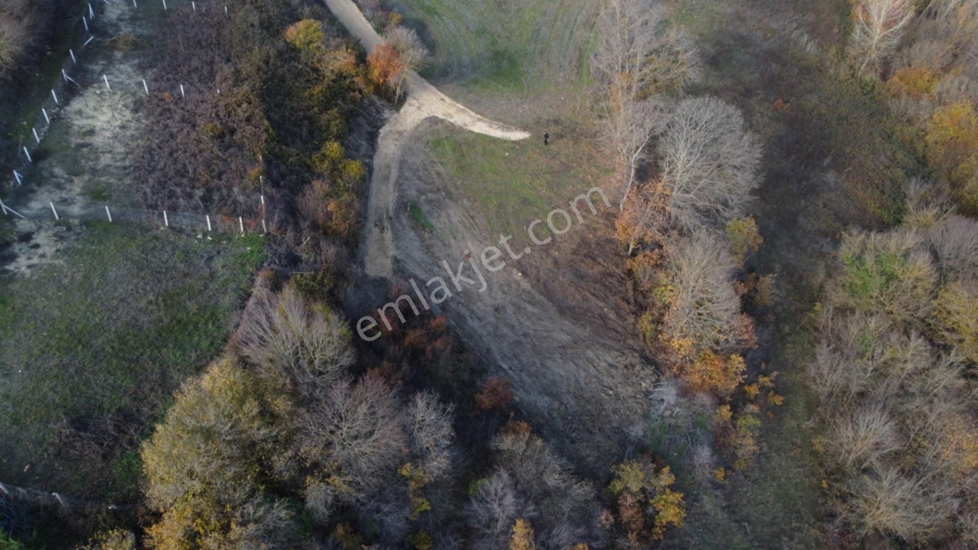 Çatalca İhsaniye ‘de 236 Metre Etrafı Çevrili Az Hisseli Köy Manzaralı - Görsel 2