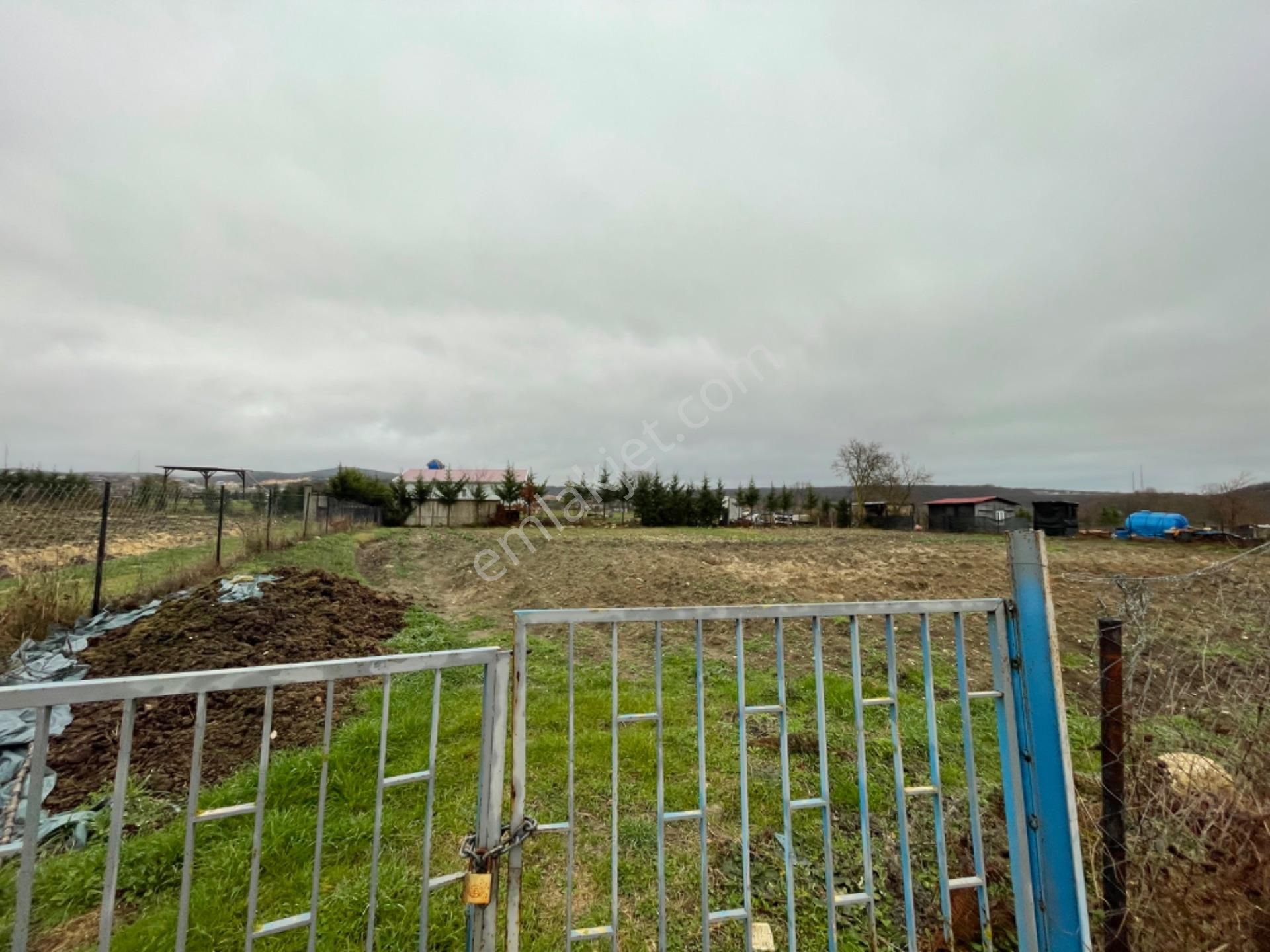 Çatalca İhsaniye ‘de 236 Metre Etrafı Çevrili Az Hisseli Köy Manzaralı - Görsel 10