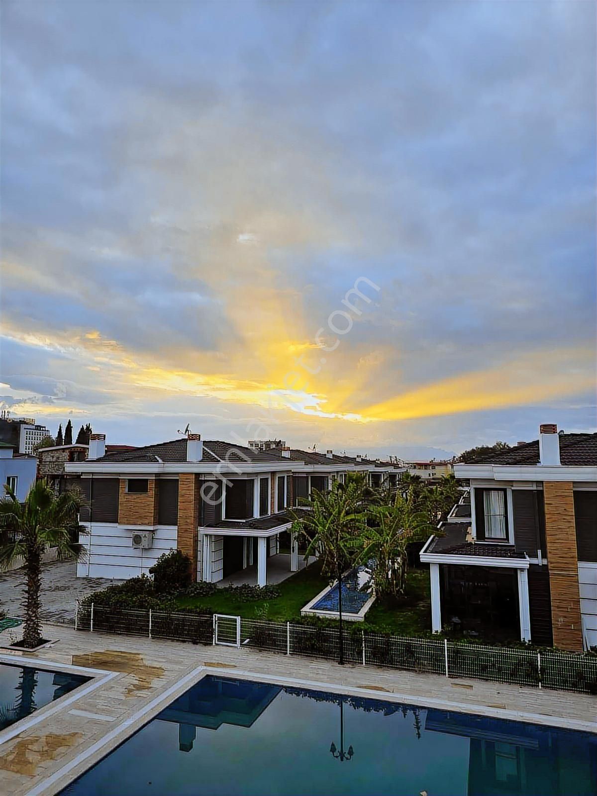 Kuşadasın'da Satılık Müstakil 4+1 Doğalgazlı Villa - Görsel 3