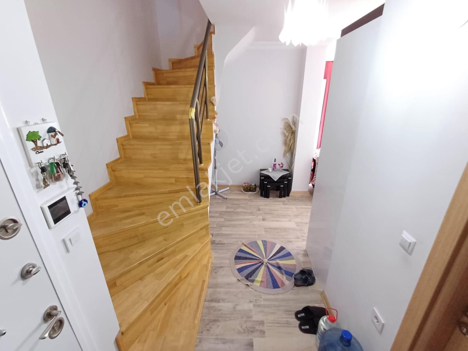 Aygül'den Burhaniye'de Açık Mutfak Geniş Balkon Ve Teraslı Doğalgazlı Asansörlü 4+1 Satılık Dubleks - Görsel 8