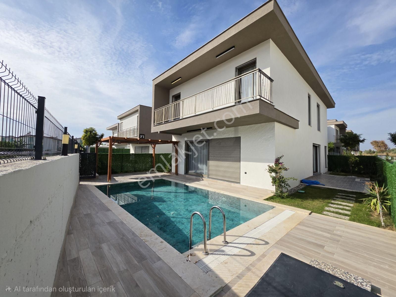 Fırsat Yolun Altı Denize Yakın Müstakil Satılık 4+1