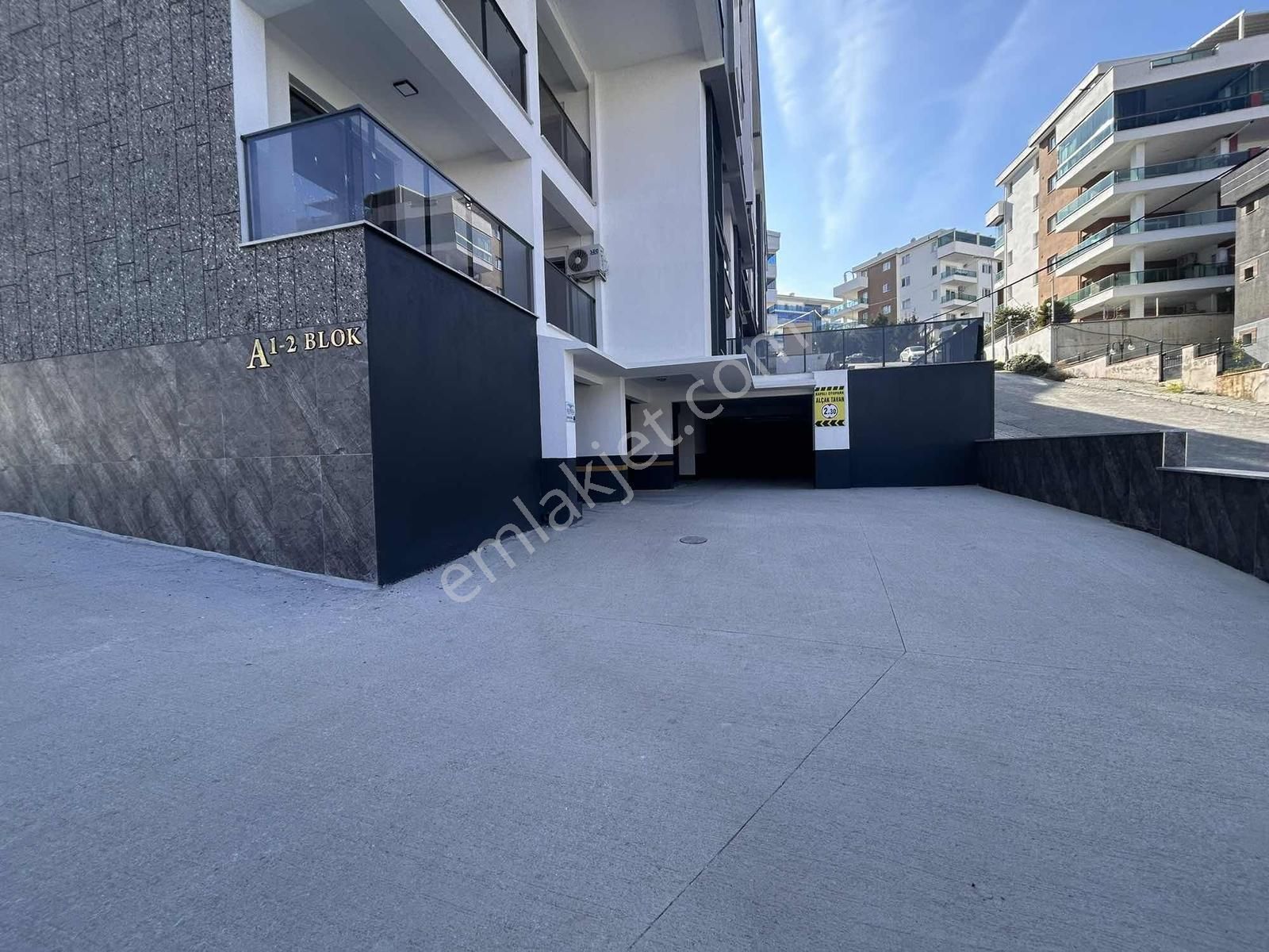 Kuşadası'nda Satılık Sıfır Denize Yakın 1+1 Daire - Görsel 26