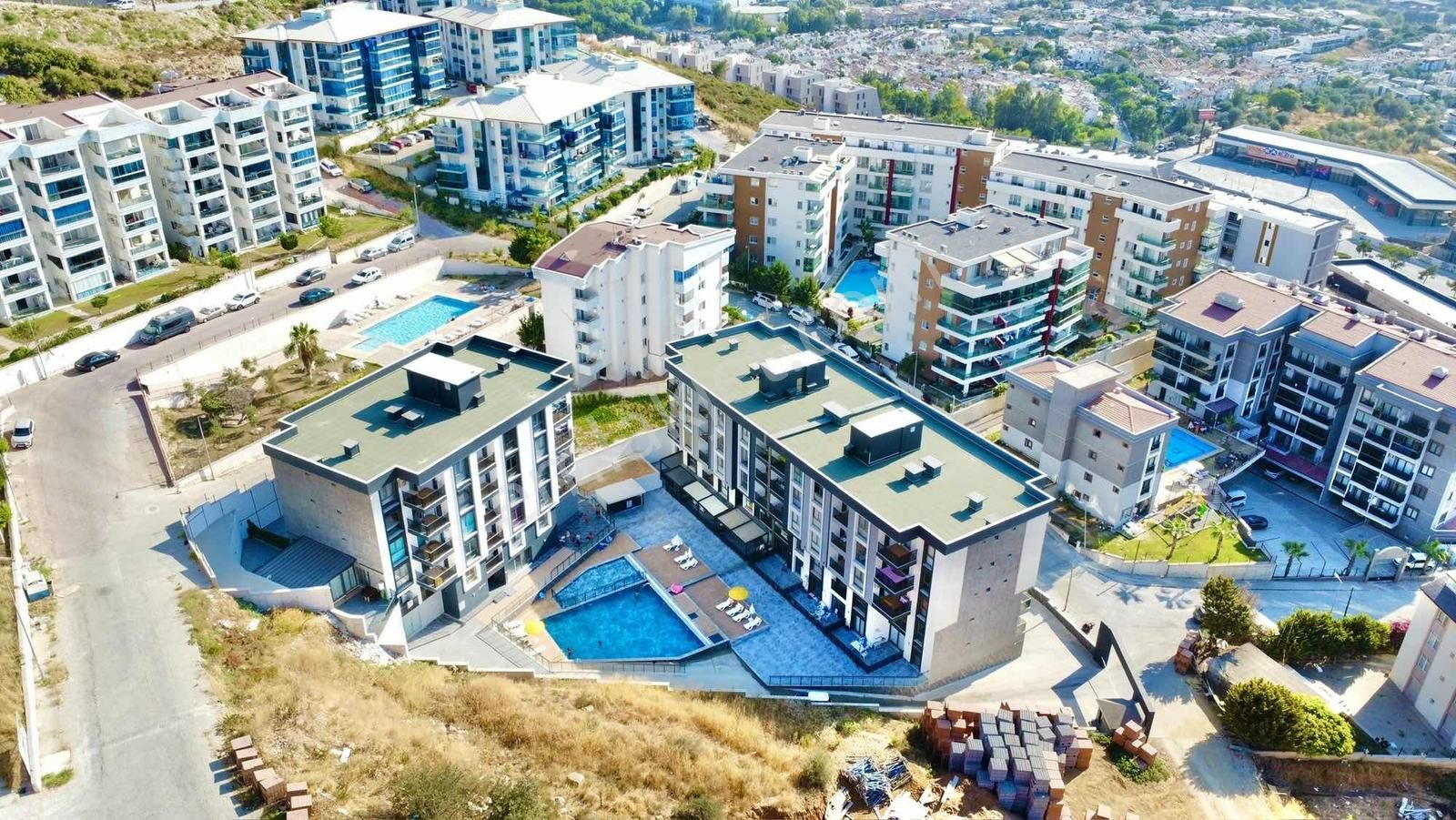 Kuşadası'nda Satılık Sıfır Denize Yakın 1+1 Daire