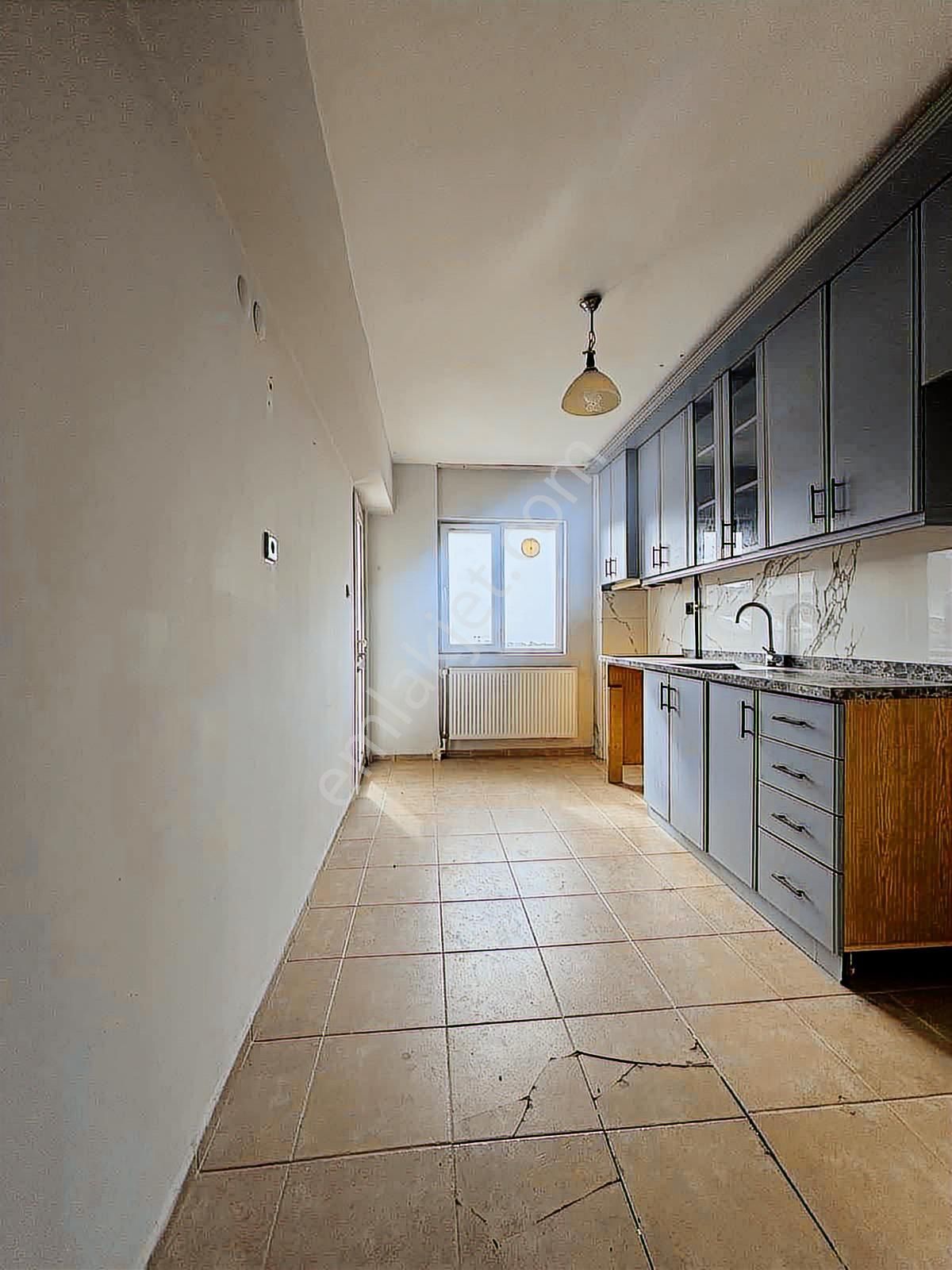 Deniz Manzaralı Krediye Uygun Doğalgazlı Satılık 3+1 Daire - Görsel 3