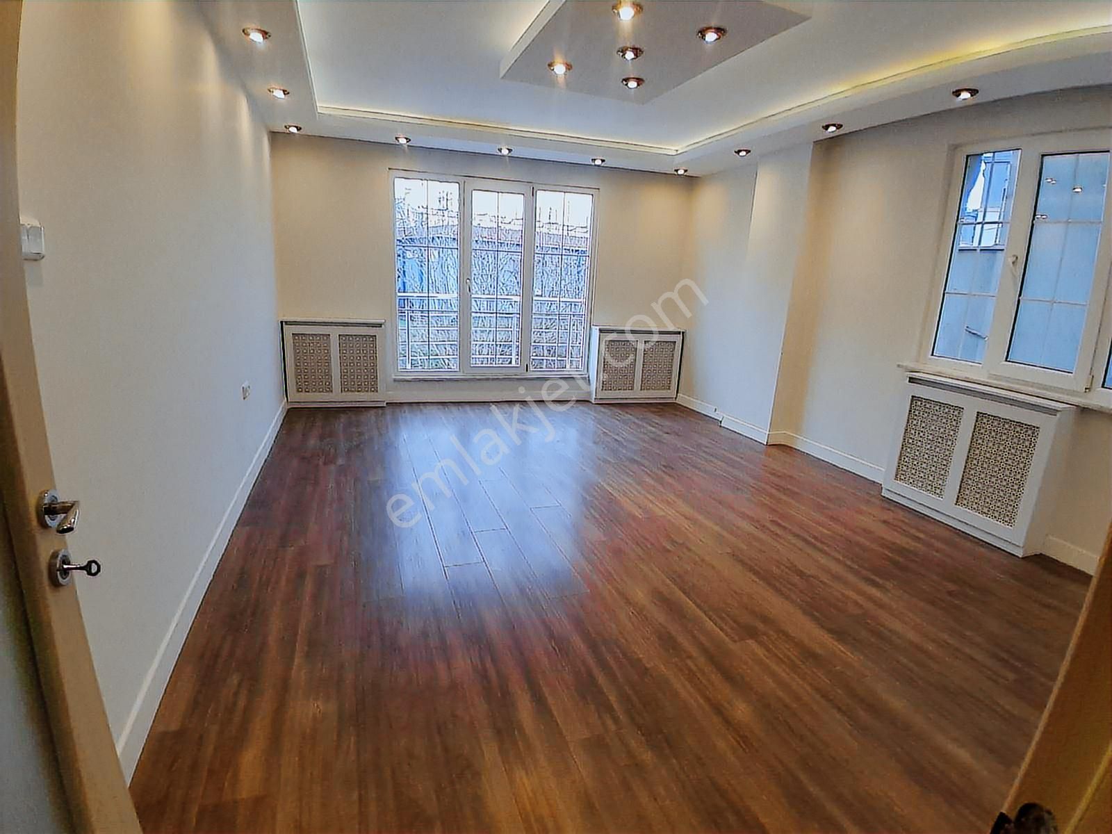 Eyüp Akşemsettin Mah Alperen Cad 3+1 Temız Lüks Daire