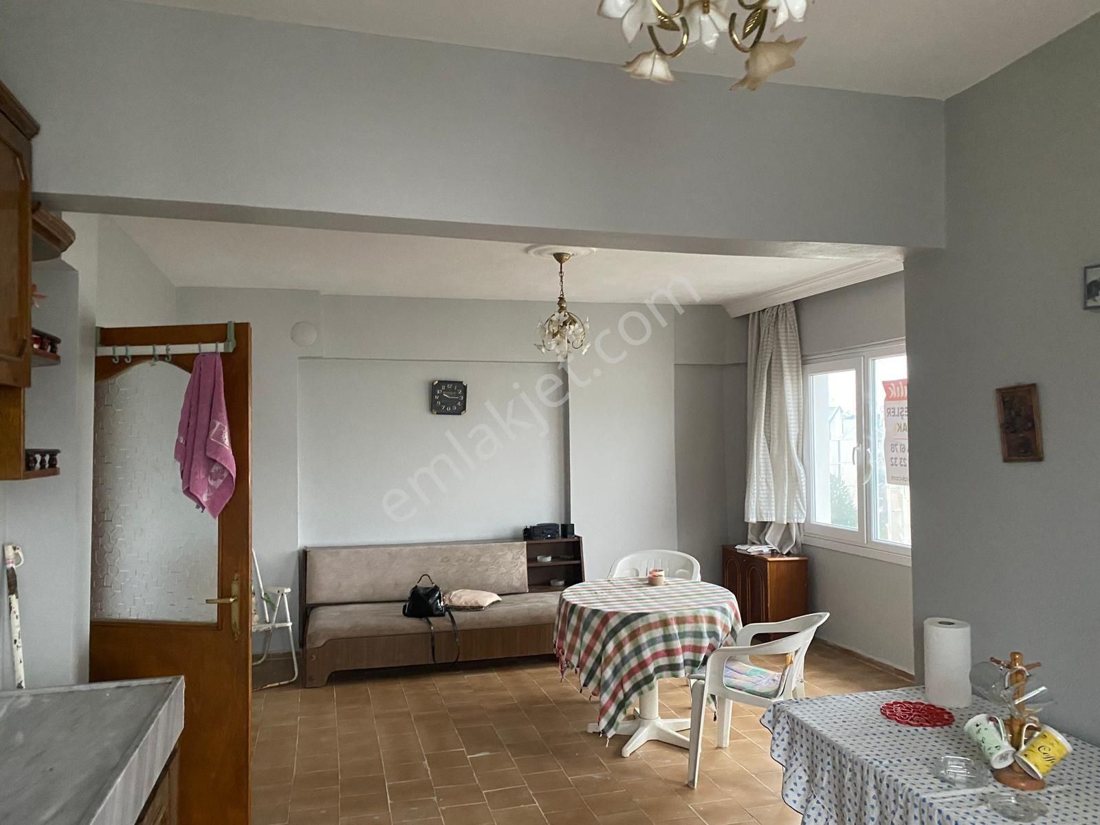 Acil Yalova Cinarcik Karpuz Dere Sarı Dolmuşlara Yakın Mevkii Satılık Daire Önü Acik Ferah