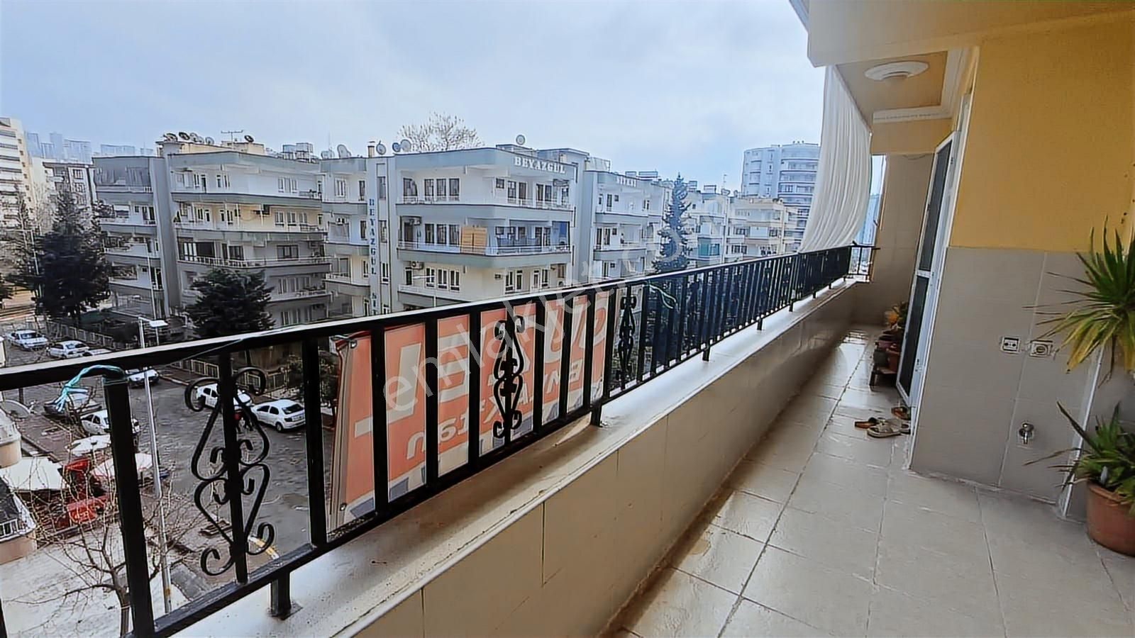 Şen Evlerde 4 Odalı Daire - Görsel 2
