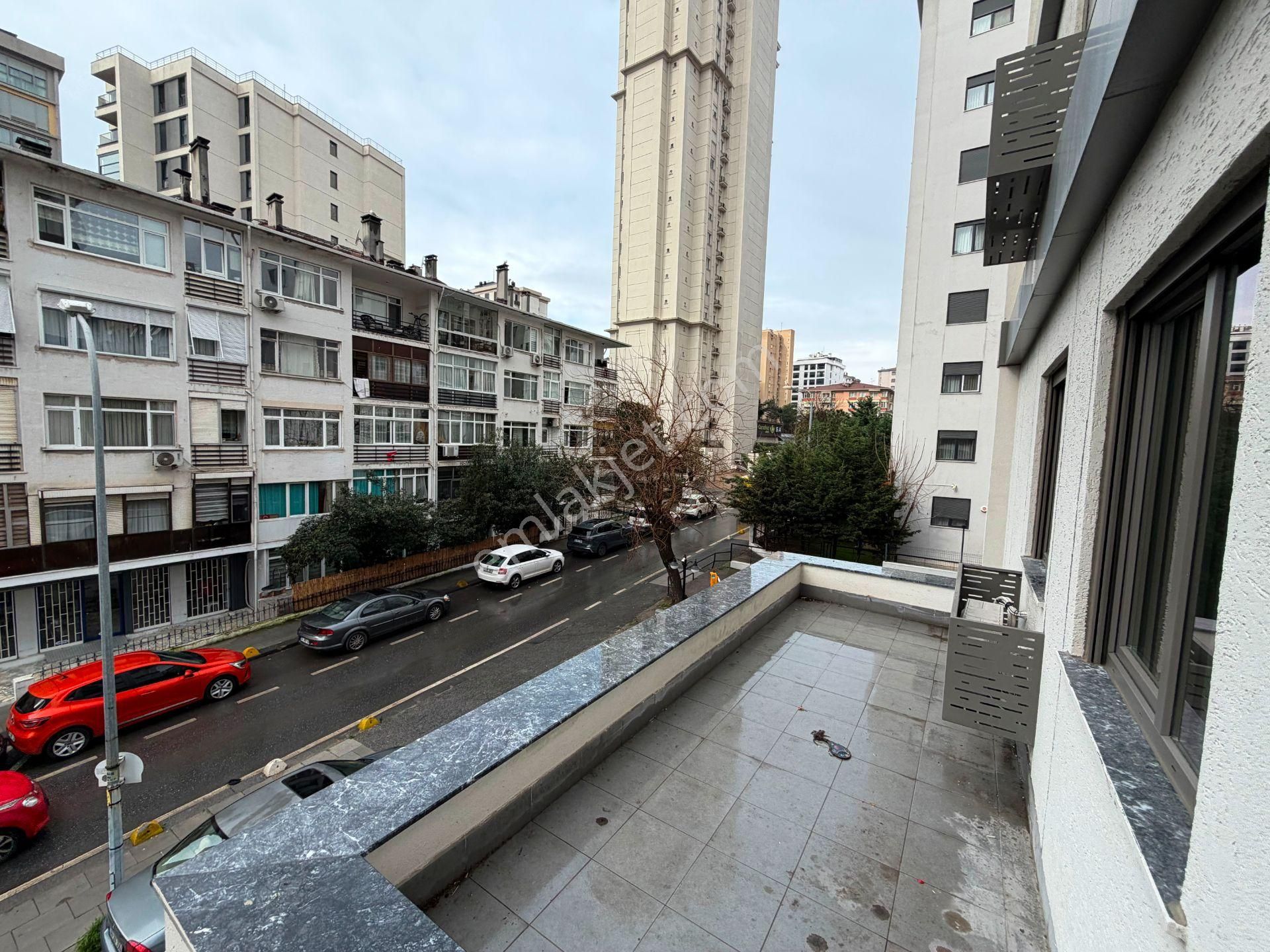 Şenesenevler'de 1 Yıllık İskanlı 1.kat Balkonlu Boş Satılık 2+1