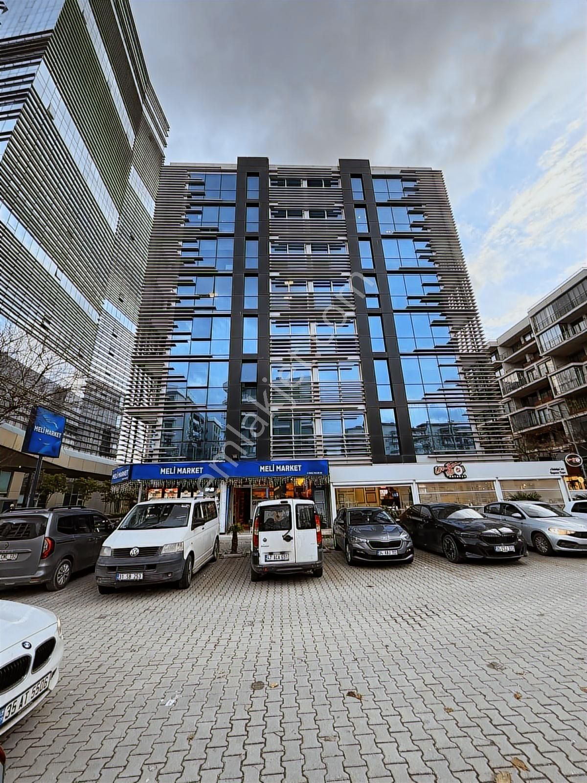 Bayralı Mansuroğlu Ata Plaza 2+1 Kiralık Ofis - Görsel 3