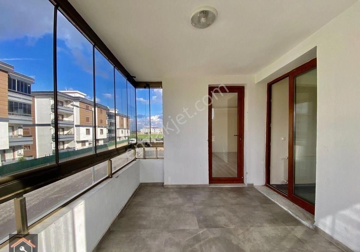 Günay Emlak'tan Torbalı Site İçerisinde Doğalgazlı 3+1 150 M2 Kiralık Köşe Daire