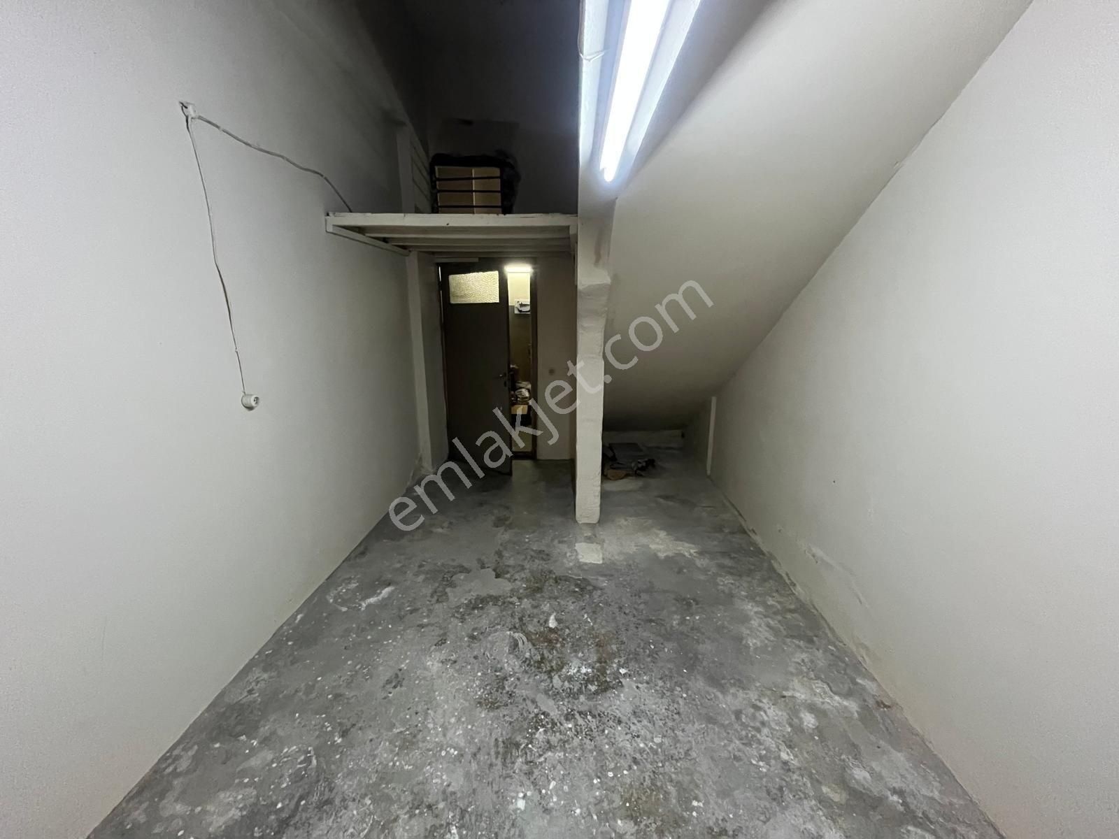 Tahtakale'de Ticari Sinerjinin Merkezinde Kiralık Depolu Dükkan - Görsel 15