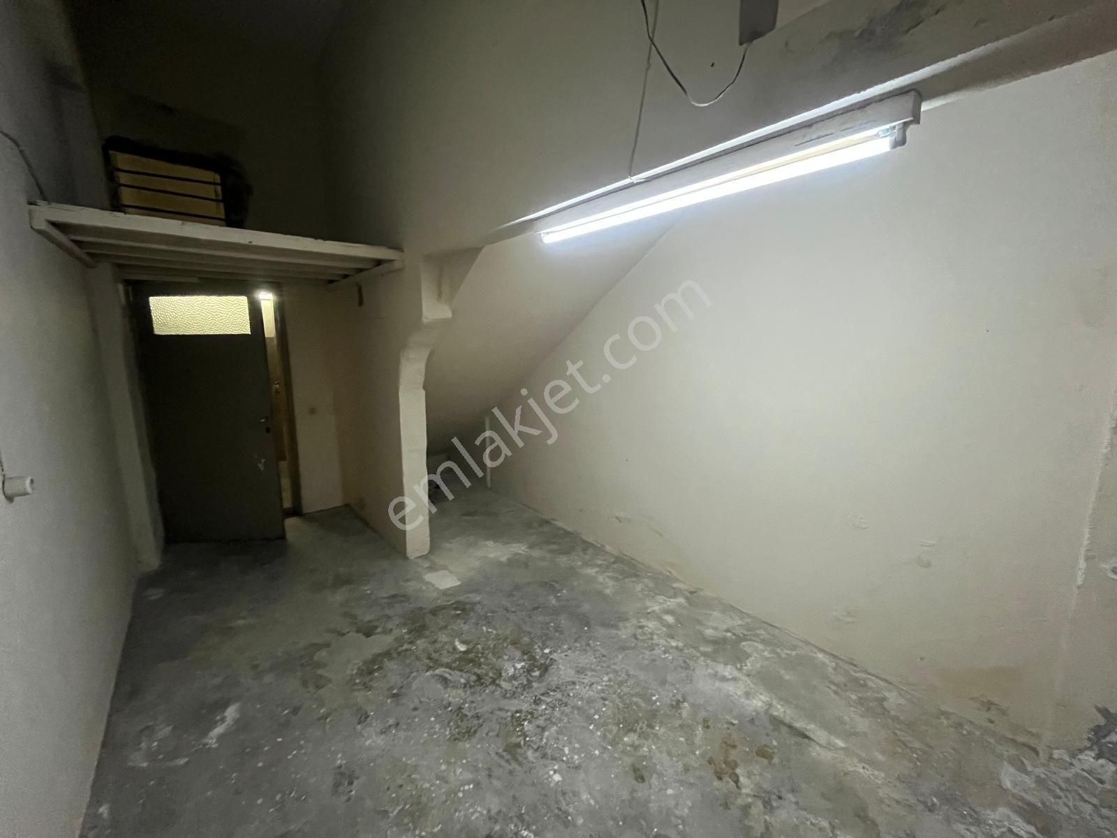 Tahtakale'de Ticari Sinerjinin Merkezinde Kiralık Depolu Dükkan - Görsel 13