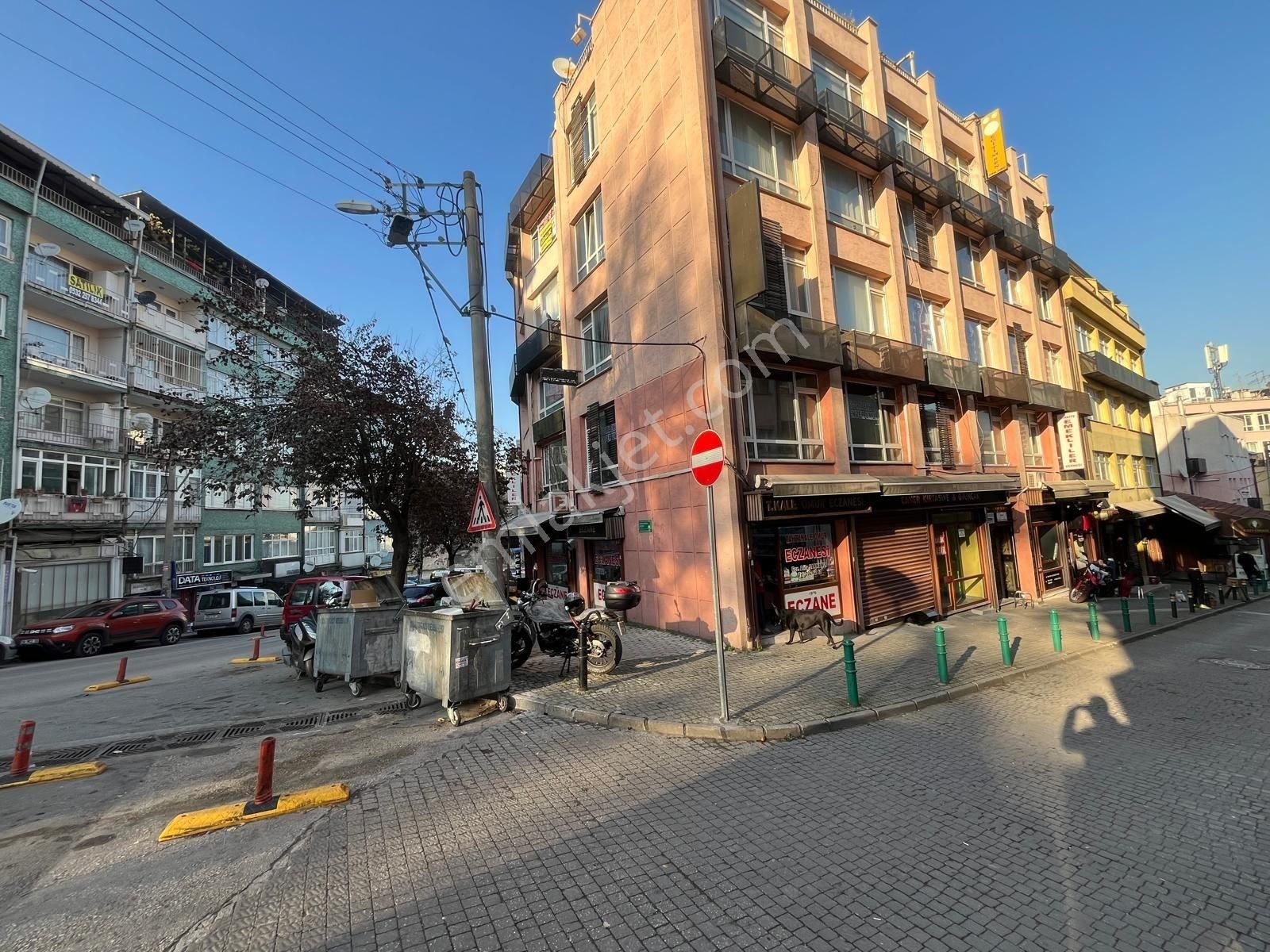 Tahtakale'de Ticari Sinerjinin Merkezinde Kiralık Depolu Dükkan