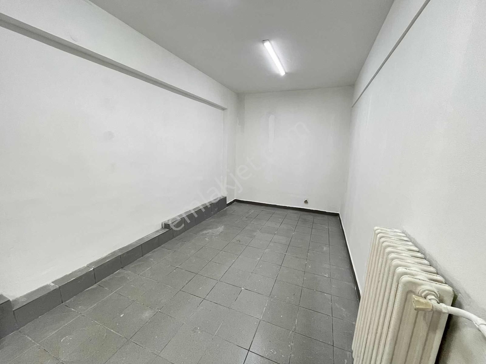 Tahtakale'de Ticari Sinerjinin Merkezinde Kiralık Depolu Dükkan - Görsel 4