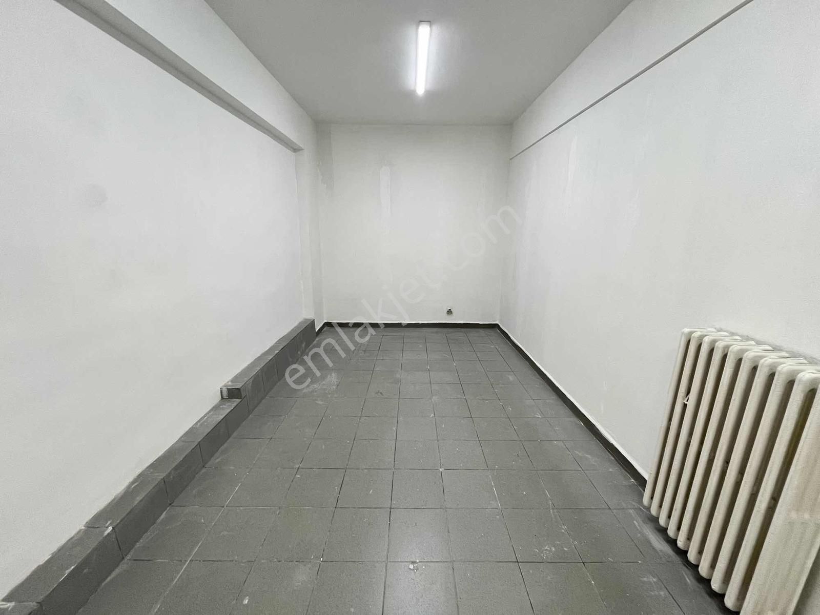 Tahtakale'de Ticari Sinerjinin Merkezinde Kiralık Depolu Dükkan - Görsel 3