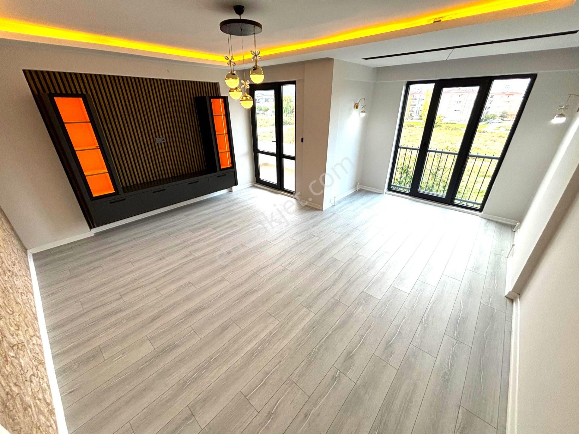 𝄞melodi'den İkizçay'da 3+1 Hamam Banyolu Ön Cephe Arakat Ayrı Mutfaklı Nezih Sitede Daire