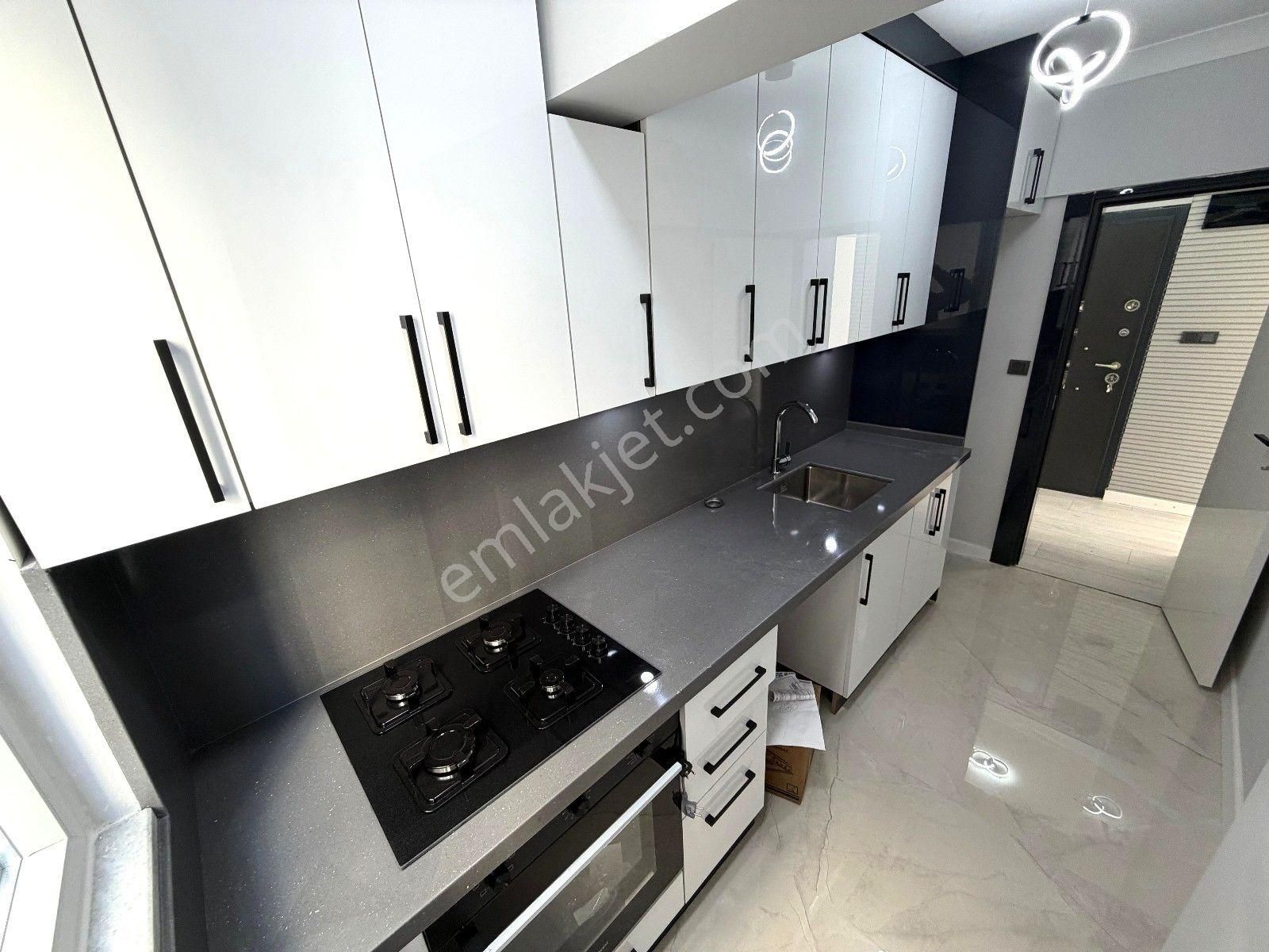 𝄞melodi'den Akçay Merkez'de Denize 100mt Özel Bahçe Kullanımlı Ön Cephe Ayrı Mutfaklı 2+1 Daire