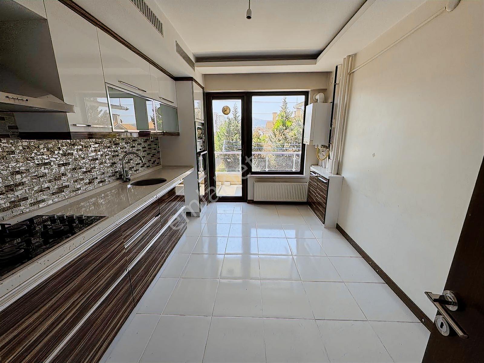 Sağlam Emlaktan Selçukluda Hastane Arkası Kiralık 3+1 Daire - Görsel 10