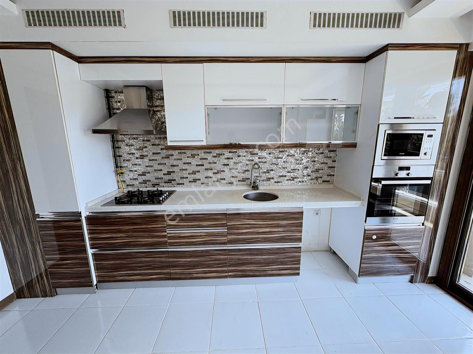 Sağlam Emlaktan Selçukluda Hastane Arkası Kiralık 3+1 Daire - Görsel 11