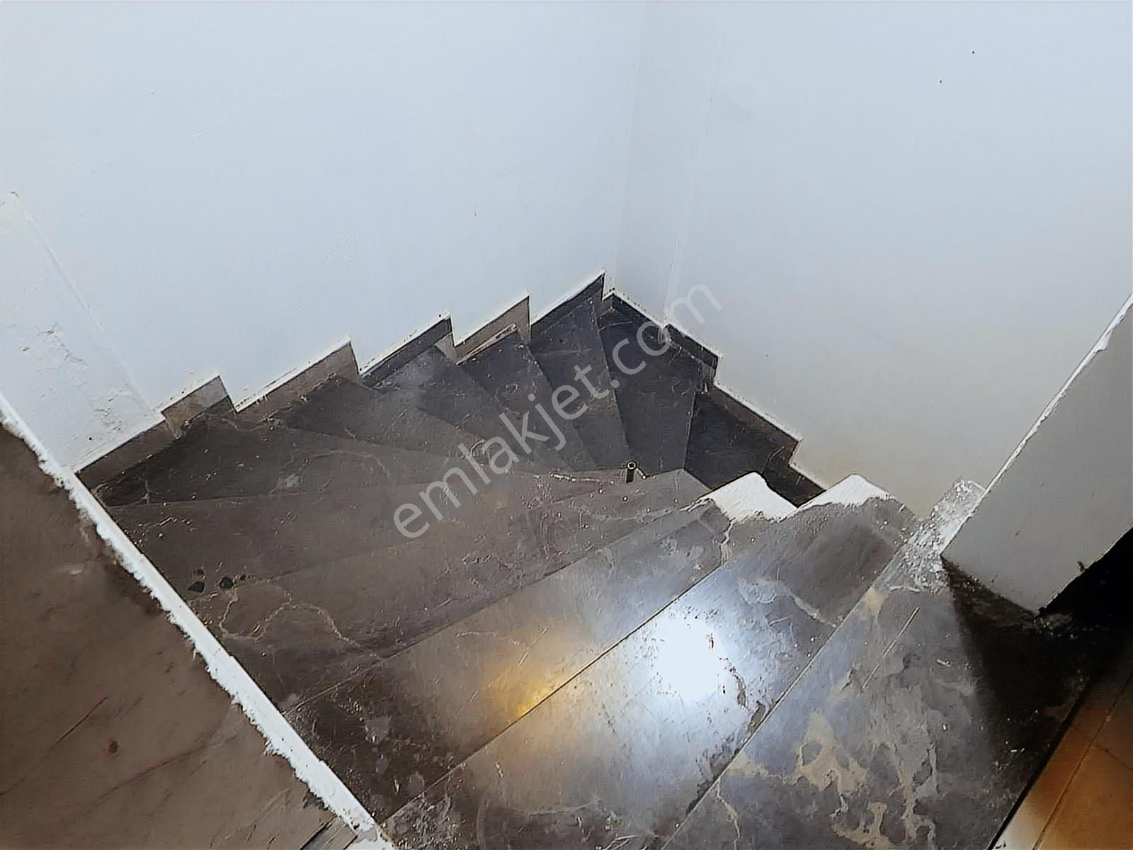 Küçük Balıklıda Kiralık 3,5 Katlı Kiralık Bina - Görsel 13