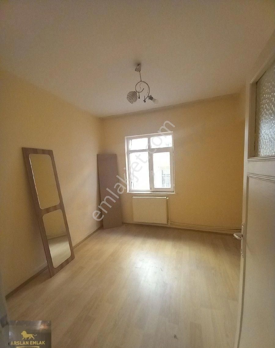 Şefkat Mahallesi Erdogan Sokakta Katta Metroya Yakınında 3+1 Kiralık - Görsel 6