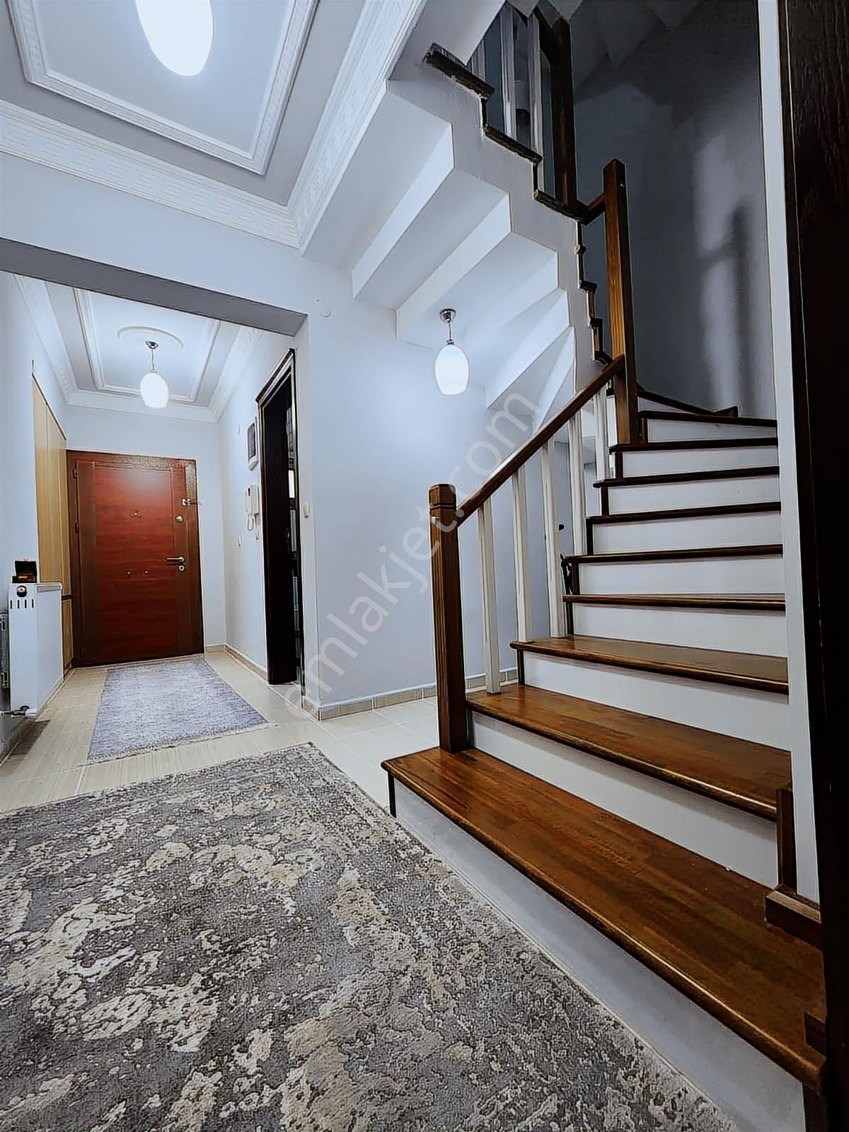 Fırsat Güvenlikli Sitede Trıpleks Luks Eşyalı Satılık Villa 5+1 - Görsel 18