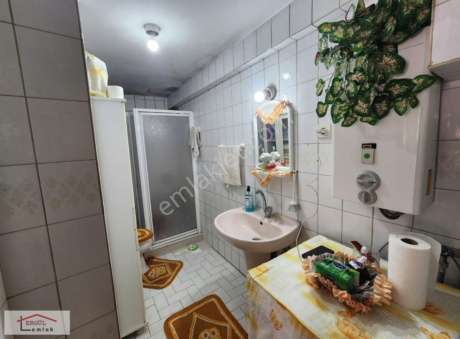 Sakarya Semerciler Mah. Satılık 2+1 Daire Ve Dükkan