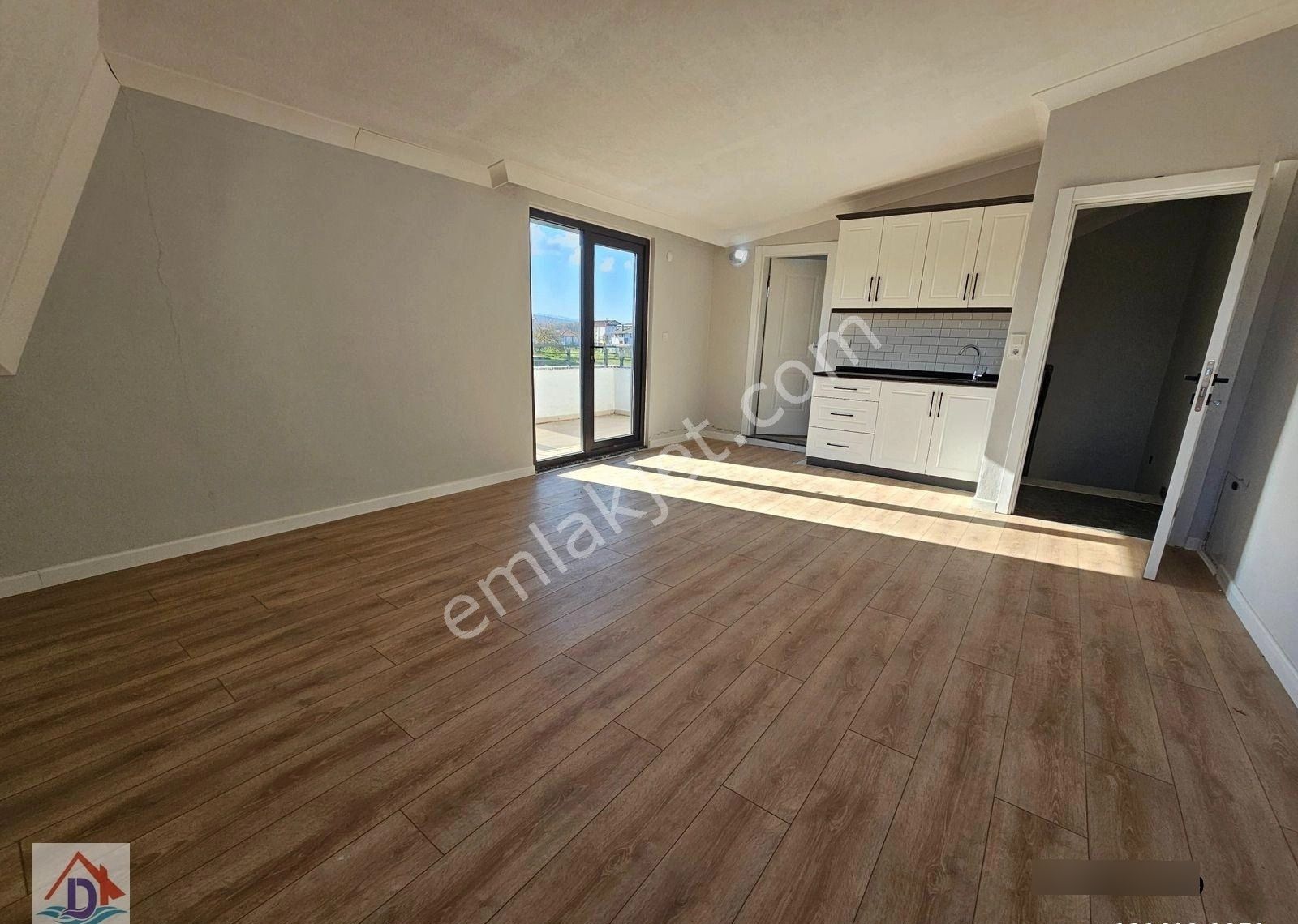 Deniz'den 3+1 Ayrı Mutfaklı, Geniş Bahçeli, Köşe Parsel Villa - Görsel 34