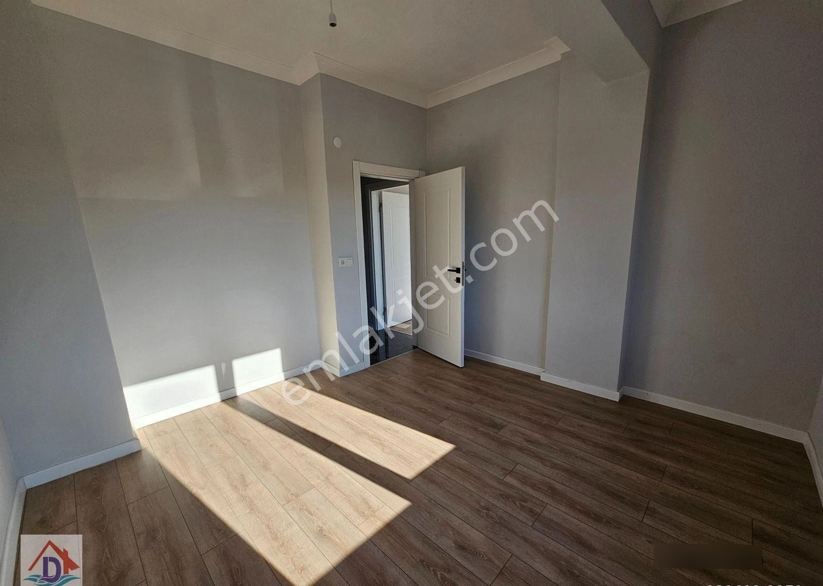 Deniz'den 3+1 Ayrı Mutfaklı, Geniş Bahçeli, Köşe Parsel Villa - Görsel 13