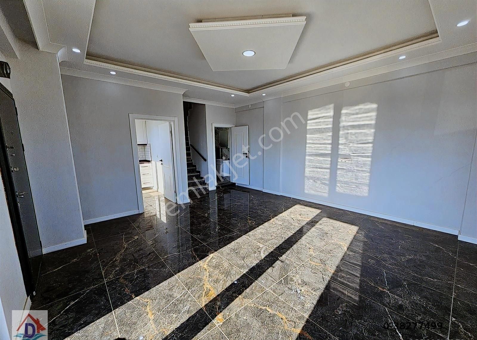 Deniz'den 3+1 Ayrı Mutfaklı, Geniş Bahçeli, Köşe Parsel Villa - Görsel 18