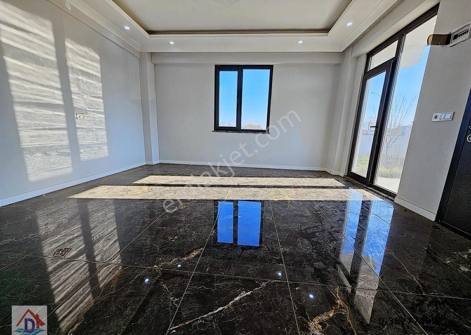 Deniz'den 3+1 Ayrı Mutfaklı, Geniş Bahçeli, Köşe Parsel Villa - Görsel 16