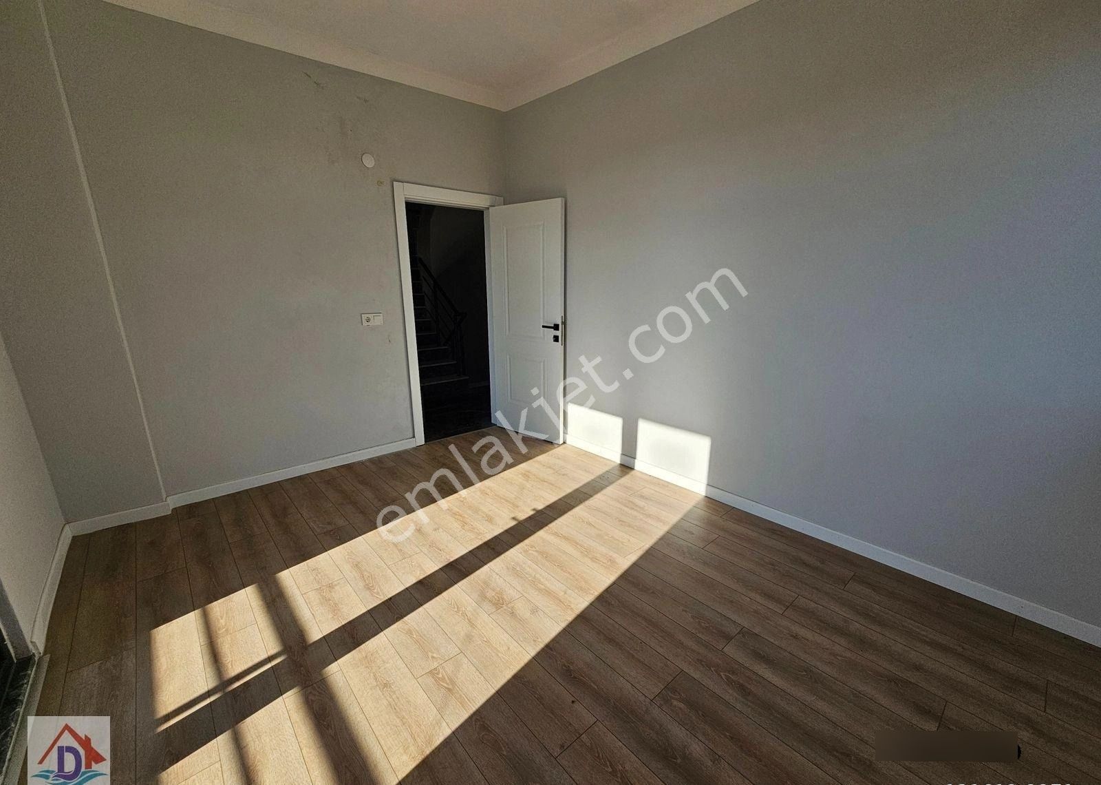 Deniz'den 3+1 Ayrı Mutfaklı, Geniş Bahçeli, Köşe Parsel Villa - Görsel 4