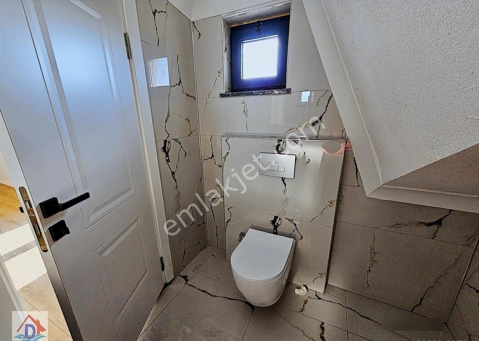 Deniz'den 3+1 Ayrı Mutfaklı, Geniş Bahçeli, Köşe Parsel Villa