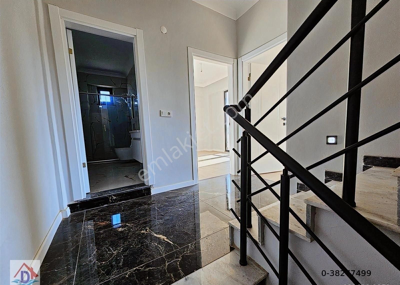 Deniz'den 3+1 Ayrı Mutfaklı, Geniş Bahçeli, Köşe Parsel Villa - Görsel 5