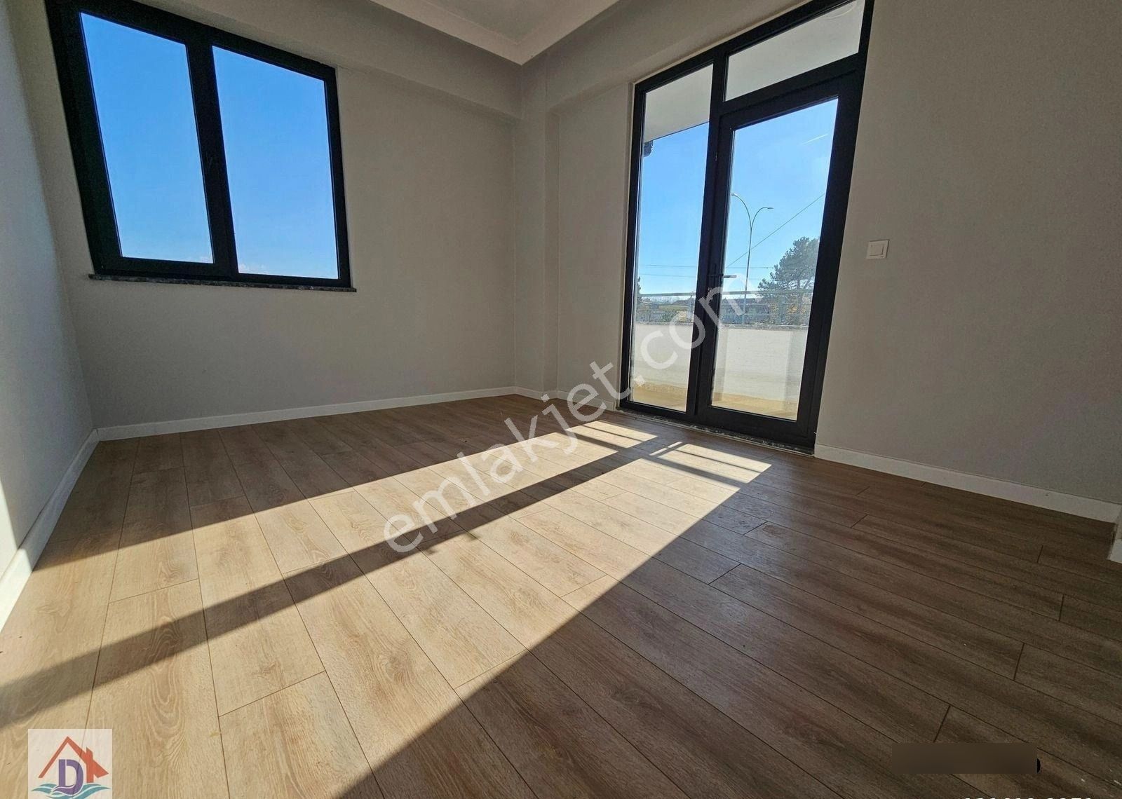 Deniz'den 3+1 Ayrı Mutfaklı, Geniş Bahçeli, Köşe Parsel Villa - Görsel 28