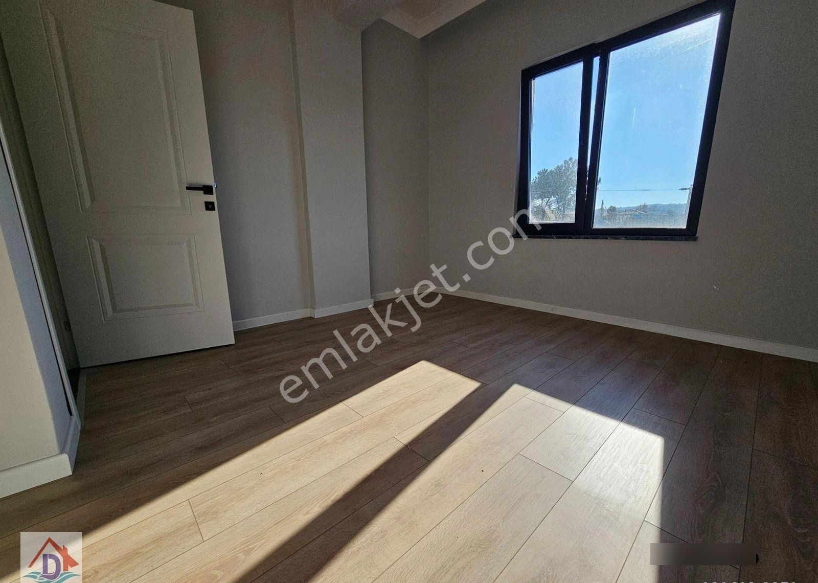 Deniz'den 3+1 Ayrı Mutfaklı, Geniş Bahçeli, Köşe Parsel Villa - Görsel 29