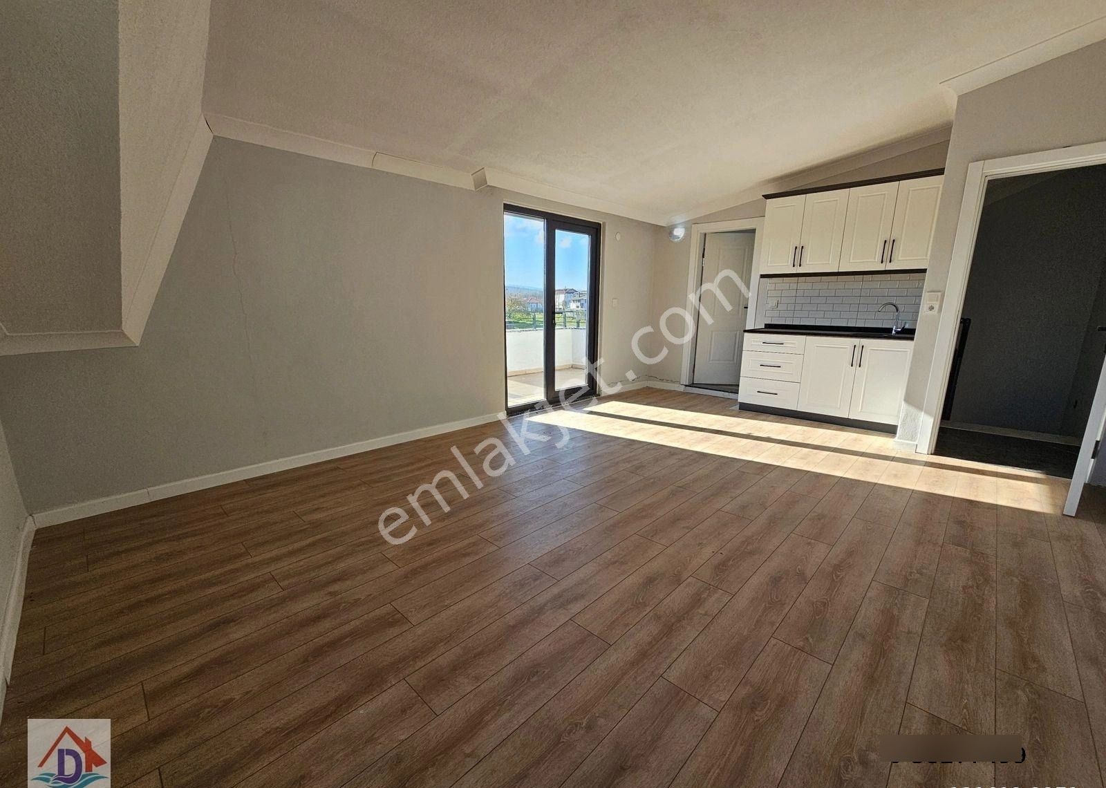 Deniz'den 3+1 Ayrı Mutfaklı, Geniş Bahçeli, Köşe Parsel Villa - Görsel 21