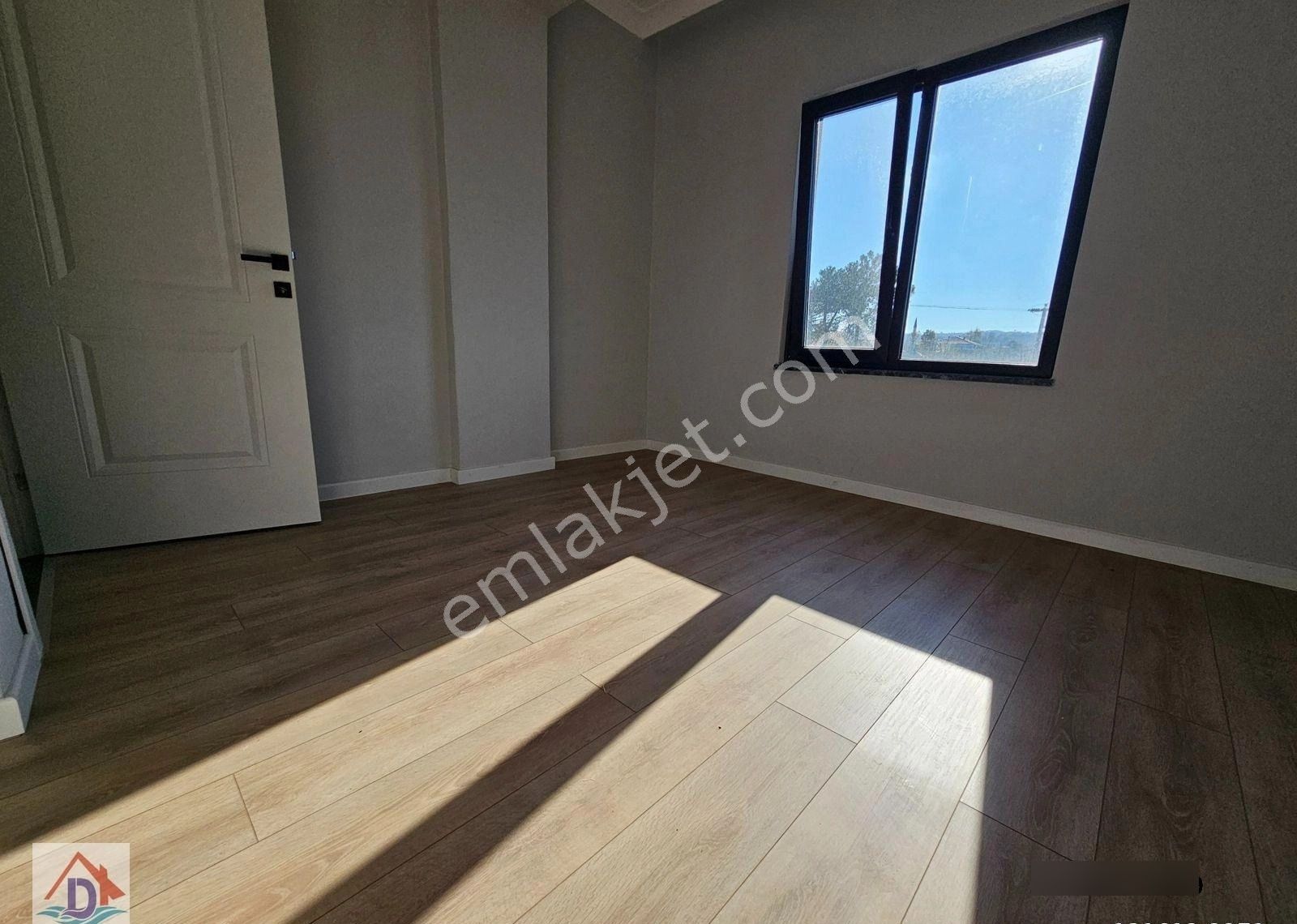 Deniz'den 3+1 Ayrı Mutfaklı, Geniş Bahçeli, Köşe Parsel Villa - Görsel 27