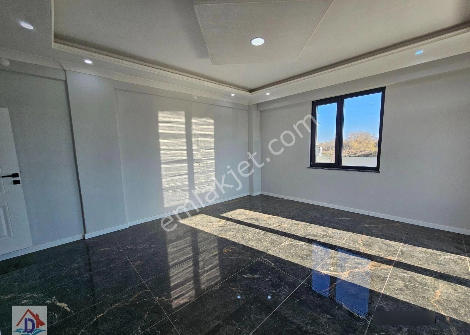 Deniz'den 3+1 Ayrı Mutfaklı, Geniş Bahçeli, Köşe Parsel Villa - Görsel 15