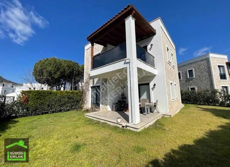 Yahşi Sahilde Site İçinde Eşyalı Kiralık 2+1 Üst Kat Daire