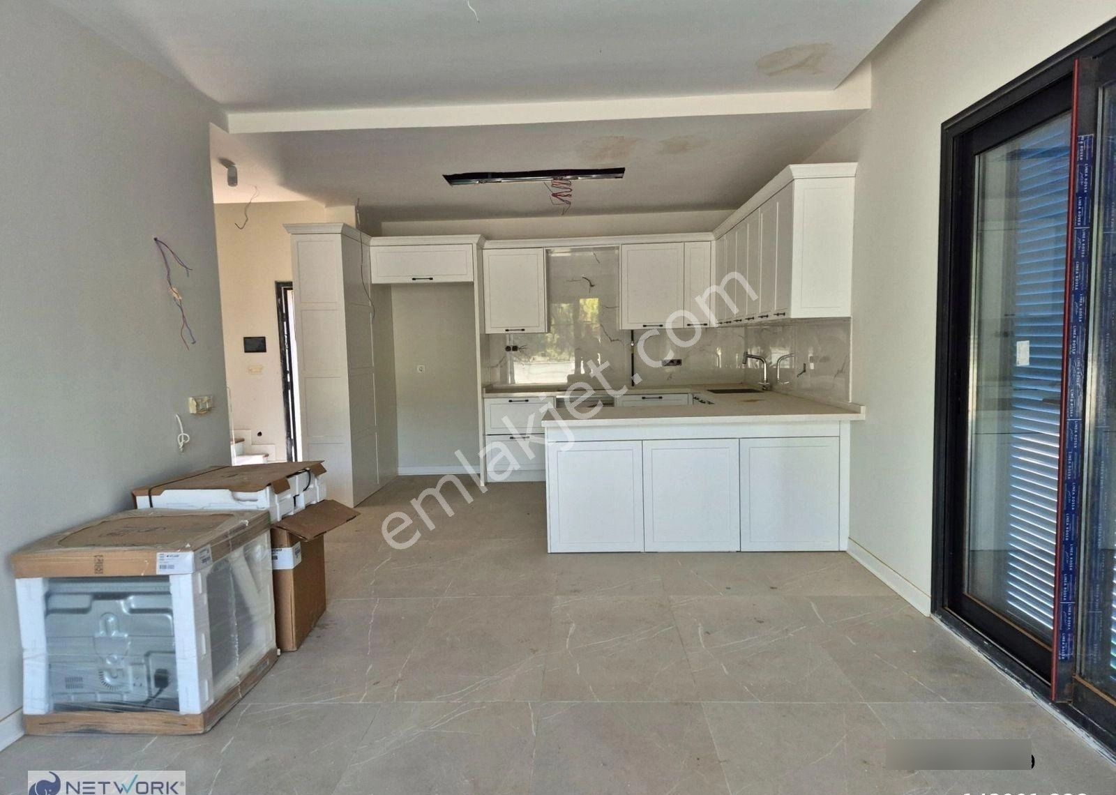 Kuşadasında Satılık Merkeze Yakın Havuzlu Bahçeli 4+1 Akdeniz Villa - Görsel 13