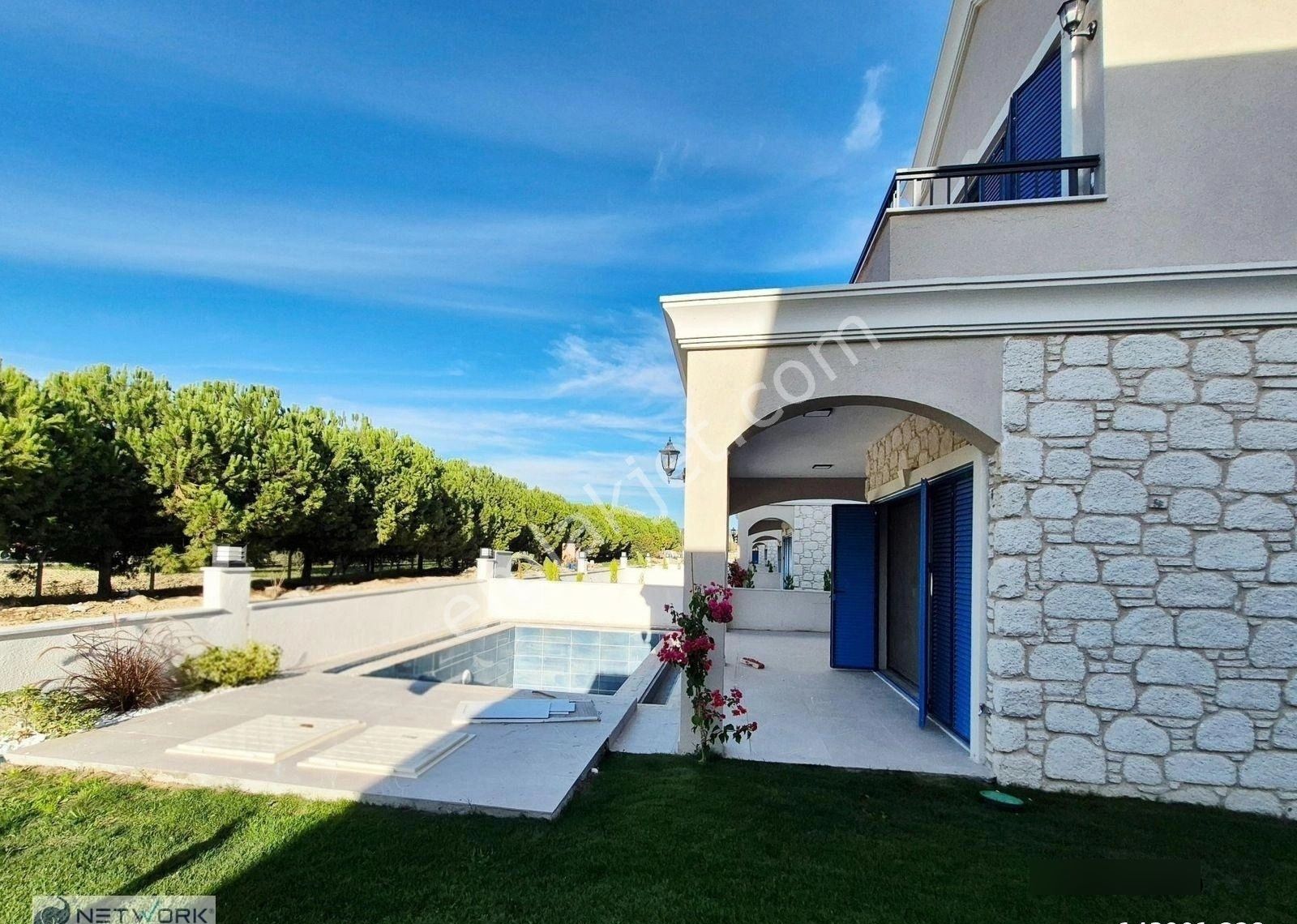 Kuşadasında Satılık Merkeze Yakın Havuzlu Bahçeli 4+1 Akdeniz Villa - Görsel 12